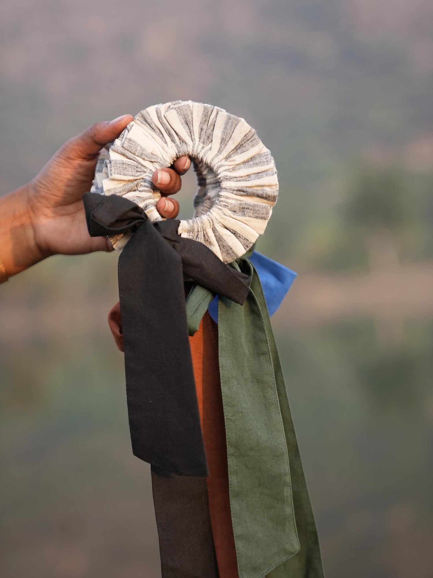 Sutra Stripe Bow Tie-up Scrunchies