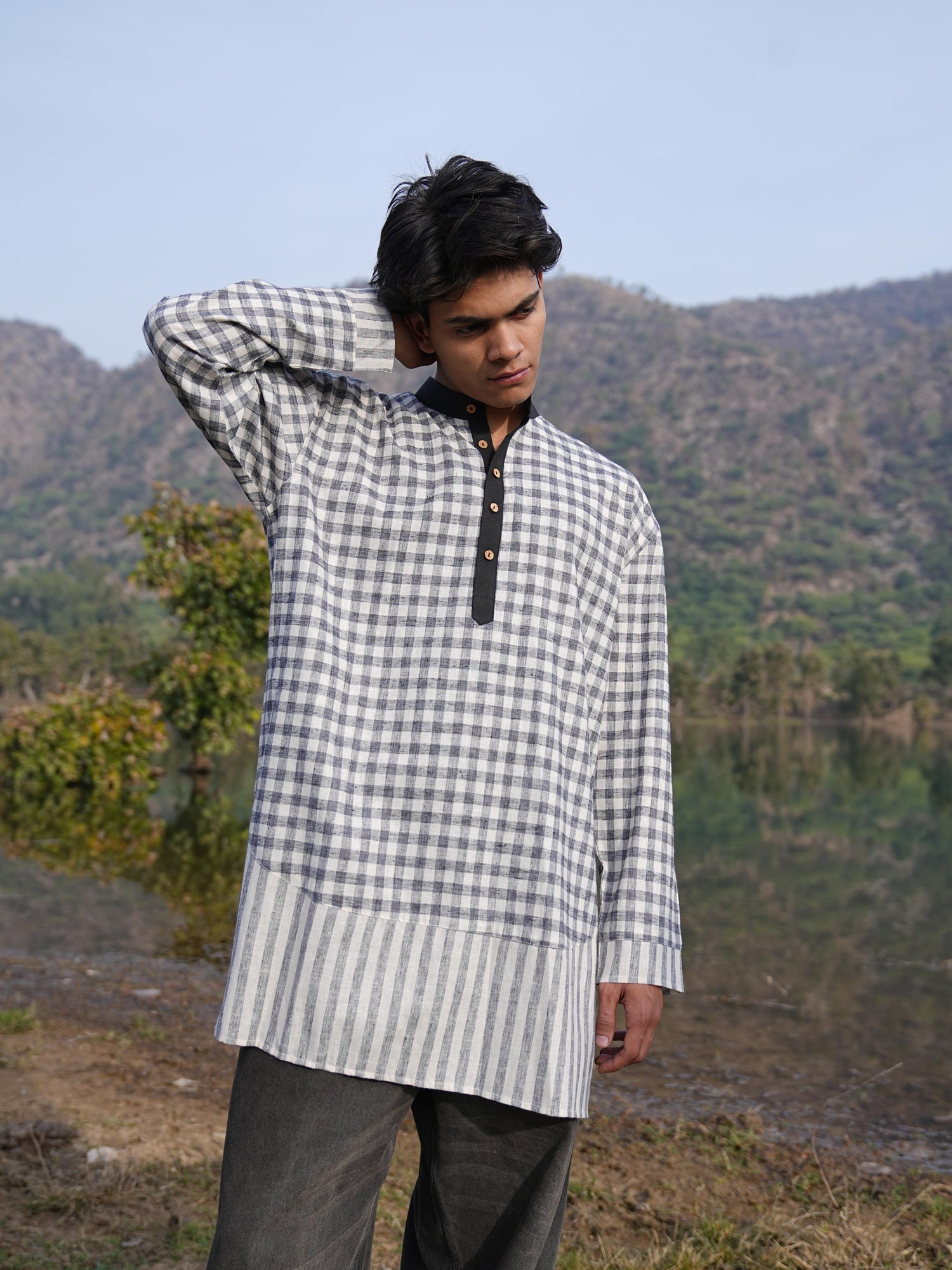Sutra Mandarin Collar Check Kurta