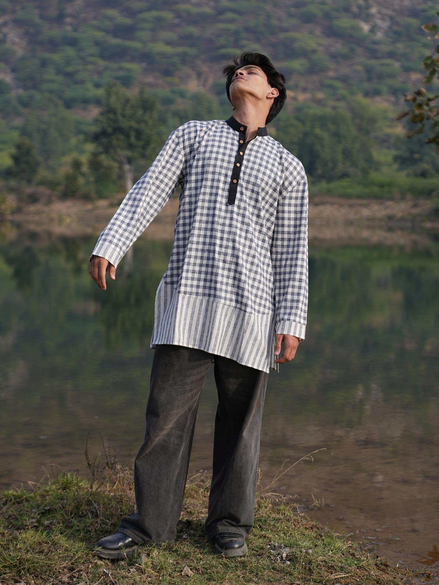 Sutra Mandarin Collar Check Kurta