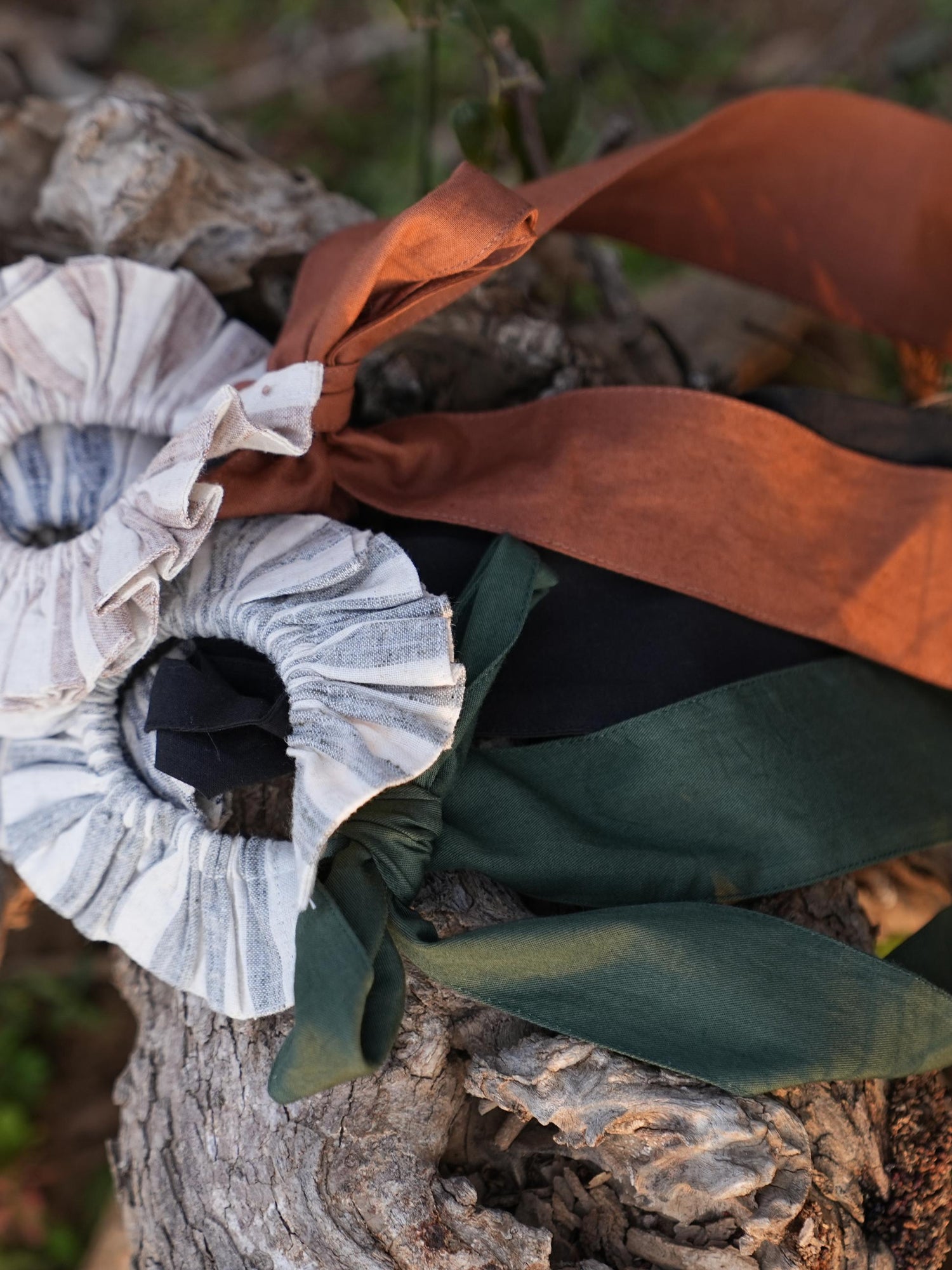 Sutra Stripe Bow Tie-up Scrunchies